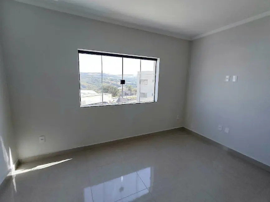 Casa com 3 quartos à venda, 200m2 em Varginha - MG - imagem 5 Foto 5 de Casa com 3 quartos à venda, 200m2 em Varginha - MG