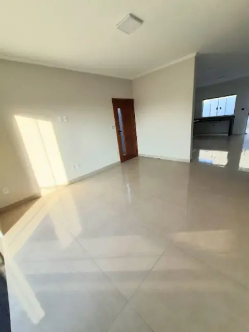 Casa com 3 quartos à venda, 200m2 em Varginha - MG - imagem 9 Foto 9 de Casa com 3 quartos à venda, 200m2 em Varginha - MG