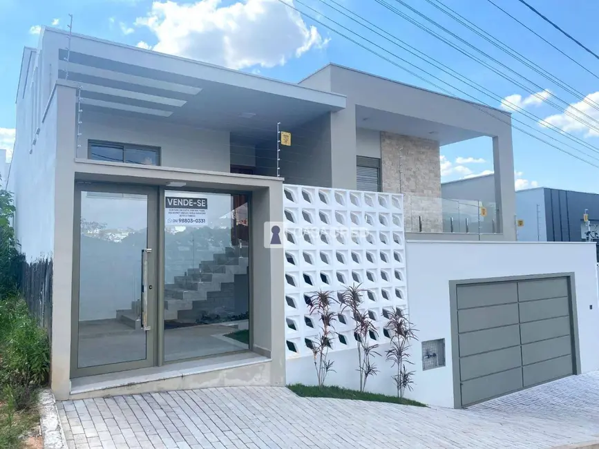 Casa com 4 quartos à venda, 360m2 em Alta Villa, Varginha - MG - imagem 1 Foto 1 de Casa com 4 quartos à venda, 360m2 em Alta Villa, Varginha - MG