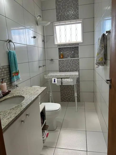 Casa com 3 quartos à venda, 200m2 em Alto da Figueira III, Varginha - MG - imagem 5 Foto 5 de Casa com 3 quartos à venda, 200m2 em Alto da Figueira III, Varginha - MG