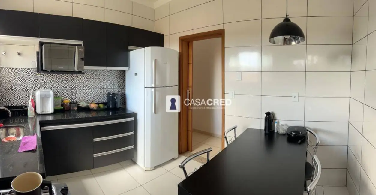 Casa com 3 quartos à venda, 200m2 em Alto da Figueira III, Varginha - MG - imagem 7 Foto 7 de Casa com 3 quartos à venda, 200m2 em Alto da Figueira III, Varginha - MG
