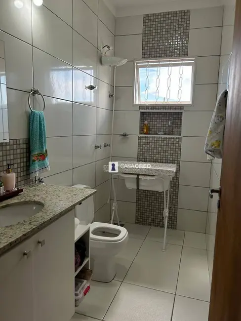 Casa com 3 quartos à venda, 200m2 em Alto da Figueira III, Varginha - MG - imagem 4 Foto 4 de Casa com 3 quartos à venda, 200m2 em Alto da Figueira III, Varginha - MG