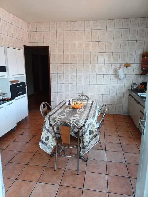 Casa com 3 quartos à venda, 306m2 em Campos Elíseos, Varginha - MG - imagem 5 Foto 5 de Casa com 3 quartos à venda, 306m2 em Campos Elíseos, Varginha - MG