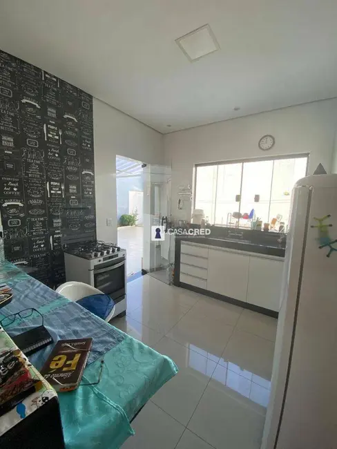 Casa com 3 quartos à venda, 220m2 em Industrial JK, Varginha - MG - imagem 5 Foto 5 de Casa com 3 quartos à venda, 220m2 em Industrial JK, Varginha - MG