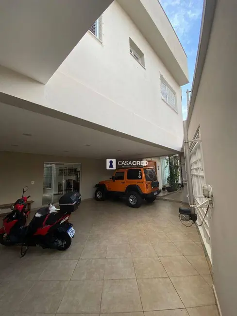 Casa com 3 quartos à venda, 300m2 em Centro, Varginha - MG - imagem 6 Foto 6 de Casa com 3 quartos à venda, 300m2 em Centro, Varginha - MG