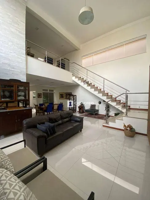 Foto 1 de Casa com 3 quartos à venda, 300m2 em Centro, Varginha - MG