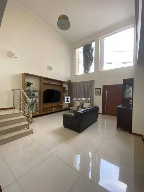 Foto 2 de Casa com 3 quartos à venda, 300m2 em Centro, Varginha - MG
