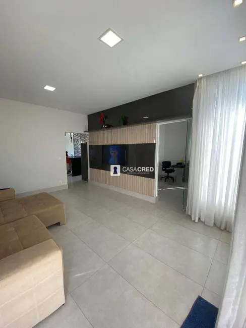 Casa com 3 quartos à venda, 300m2 em Parque Boa Vista, Varginha - MG - imagem 3 Foto 3 de Casa com 3 quartos à venda, 300m2 em Parque Boa Vista, Varginha - MG
