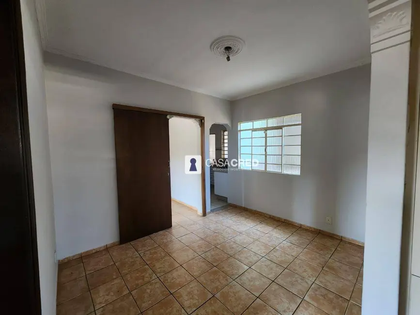 Casa com 2 quartos à venda, 150m2 em Santana, Varginha - MG - imagem 3 Foto 3 de Casa com 2 quartos à venda, 150m2 em Santana, Varginha - MG