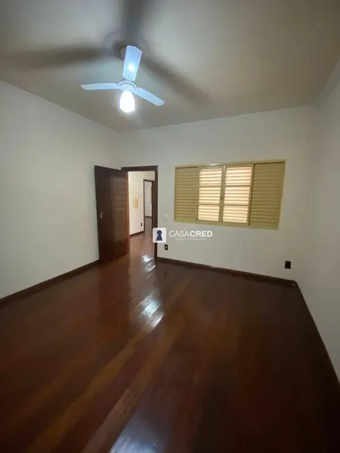 Casa com 4 quartos à venda, 250m2 em Santana, Varginha - MG - imagem 8 Foto 8 de Casa com 4 quartos à venda, 250m2 em Santana, Varginha - MG