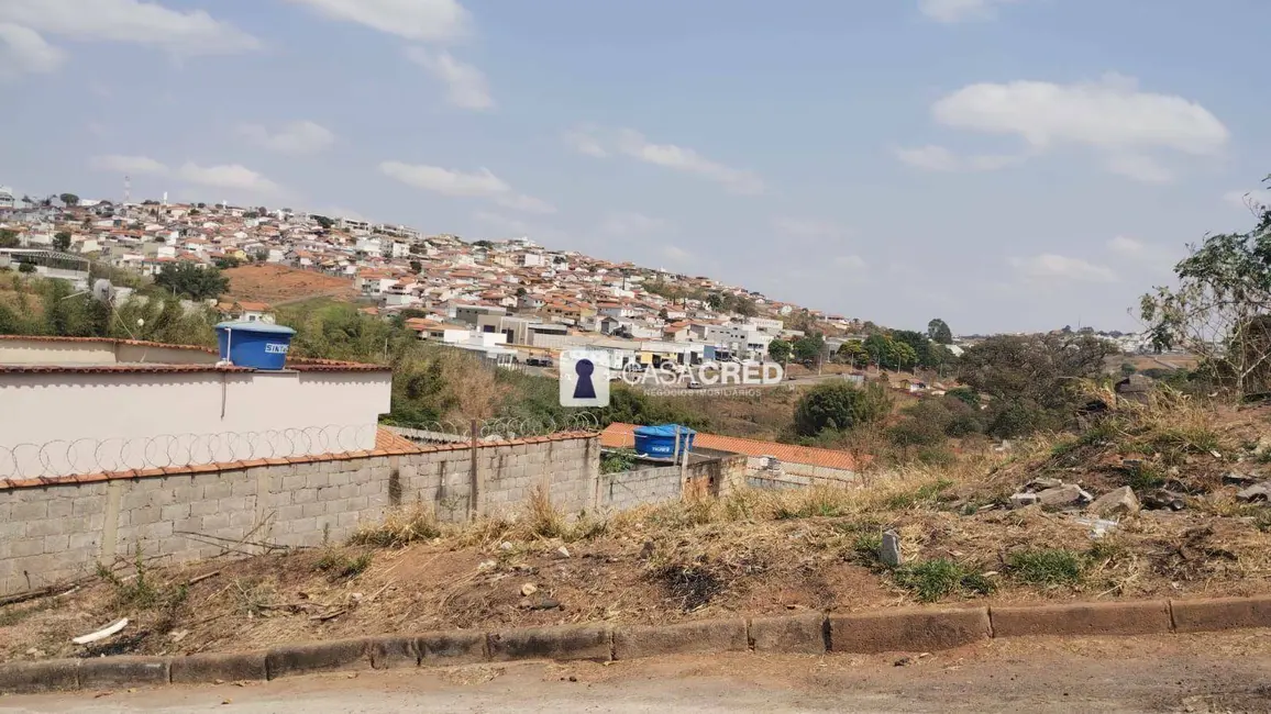 Terreno / Lote à venda, 324m2 em Jardim Áurea, Varginha - MG - imagem 3 Foto 3 de Terreno / Lote à venda, 324m2 em Jardim Áurea, Varginha - MG