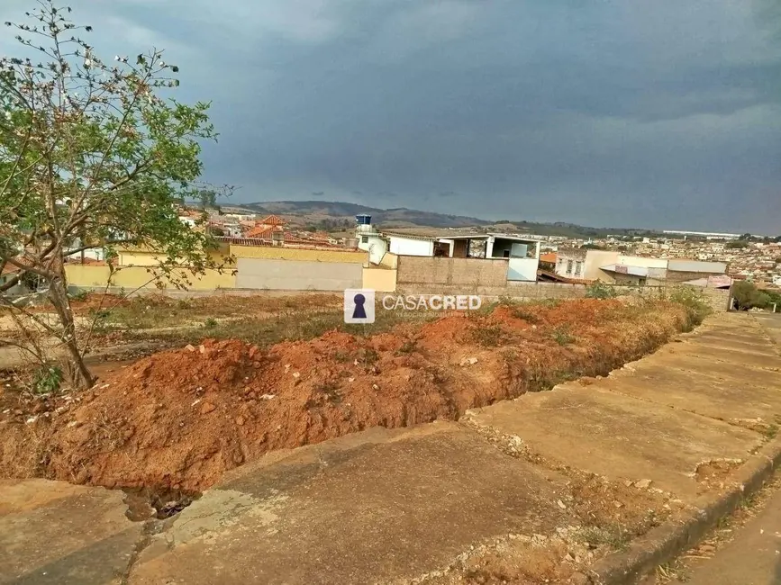 Foto 2 de Terreno / Lote à venda, 755m2 em Jardim Ribeiro, Varginha - MG