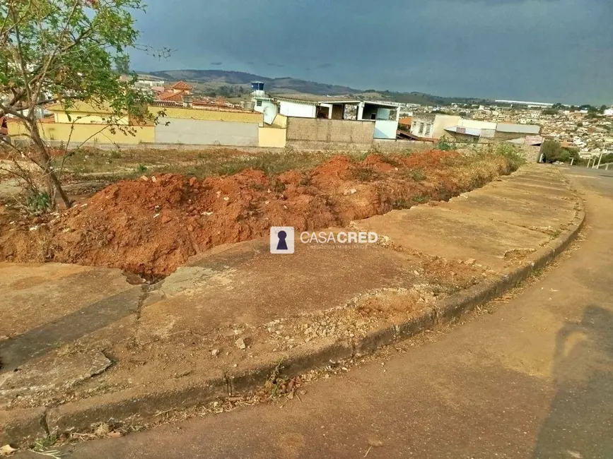 Foto 1 de Terreno / Lote à venda, 755m2 em Jardim Ribeiro, Varginha - MG