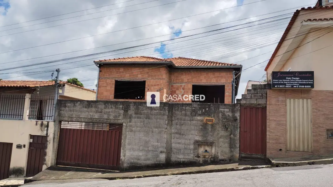 Foto 1 de Casa com 4 quartos à venda, 250m2 em Jardim Canaã, Varginha - MG