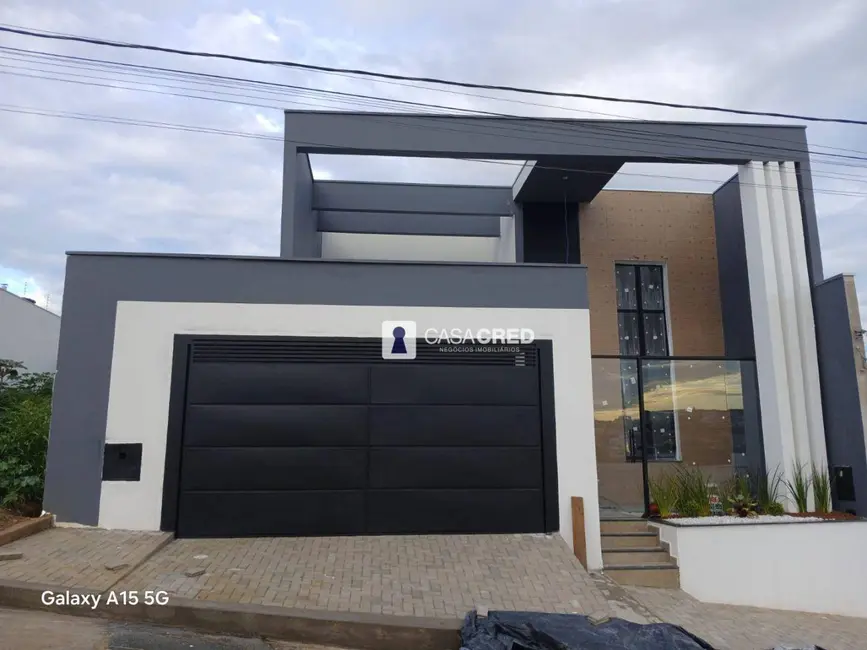 Casa com 3 quartos à venda, 275m2 em Varginha - MG - imagem 1 Foto 1 de Casa com 3 quartos à venda, 275m2 em Varginha - MG