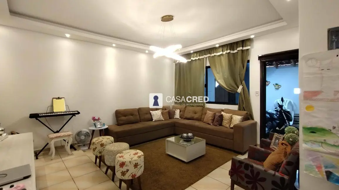 Casa com 3 quartos à venda, 200m2 em Sagrado Coração, Varginha - MG - imagem 4 Foto 4 de Casa com 3 quartos à venda, 200m2 em Sagrado Coração, Varginha - MG