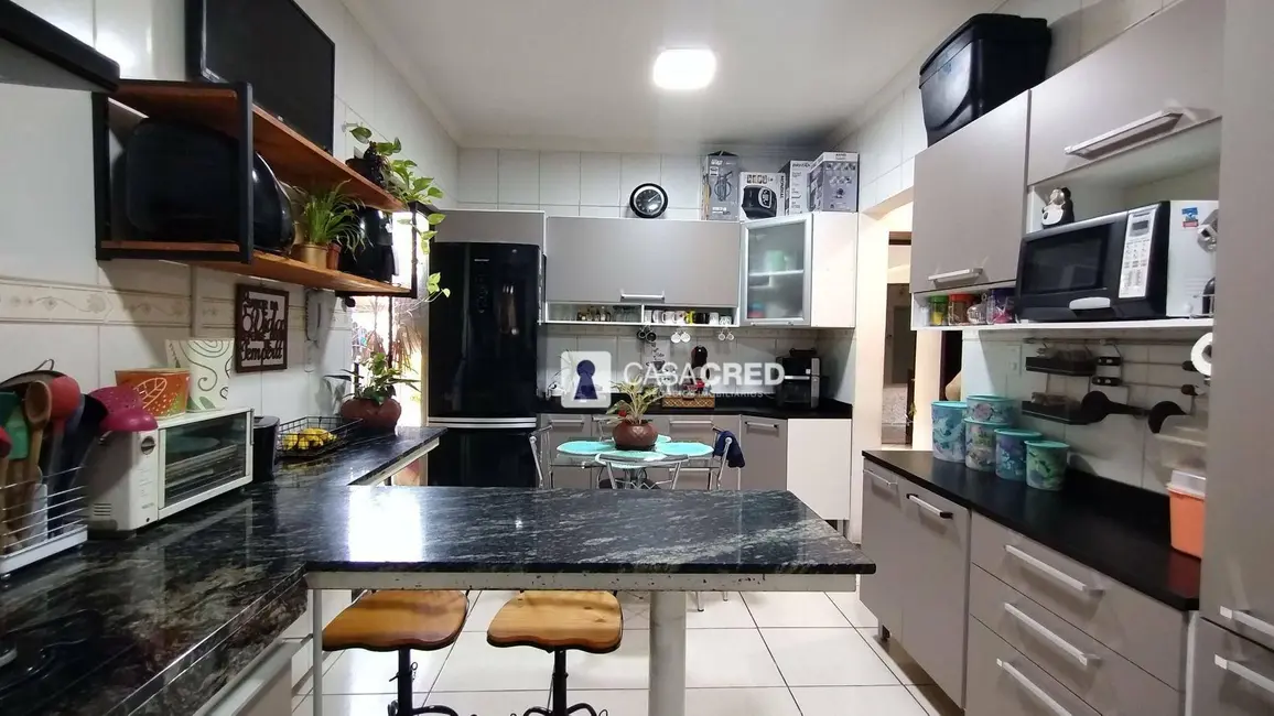 Casa com 3 quartos à venda, 200m2 em Sagrado Coração, Varginha - MG - imagem 8 Foto 8 de Casa com 3 quartos à venda, 200m2 em Sagrado Coração, Varginha - MG