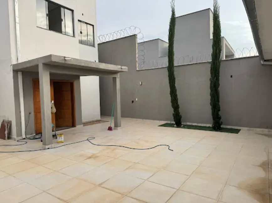 Foto 1 de Casa com 4 quartos à venda, 250m2 em Varginha - MG