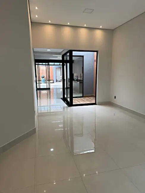 Casa com 3 quartos à venda, 250m2 em Varginha - MG - imagem 3 Foto 3 de Casa com 3 quartos à venda, 250m2 em Varginha - MG
