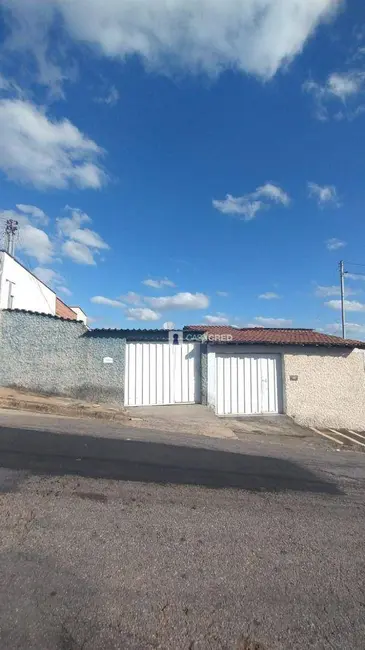 Casa com 3 quartos à venda, 260m2 em Conjunto Habitacional Centenário, Varginha - MG - imagem 2 Foto 2 de Casa com 3 quartos à venda, 260m2 em Conjunto Habitacional Centenário, Varginha - MG