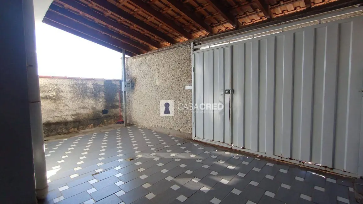 Casa com 3 quartos à venda, 260m2 em Conjunto Habitacional Centenário, Varginha - MG - imagem 3 Foto 3 de Casa com 3 quartos à venda, 260m2 em Conjunto Habitacional Centenário, Varginha - MG