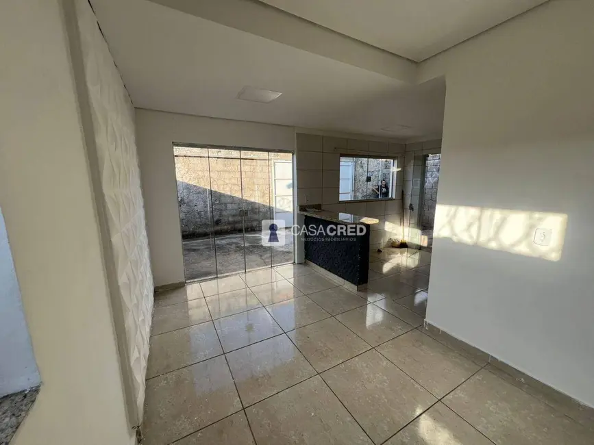 Casa com 2 quartos à venda, 200m2 em Dos Carvalhos, Varginha - MG - imagem 3 Foto 3 de Casa com 2 quartos à venda, 200m2 em Dos Carvalhos, Varginha - MG