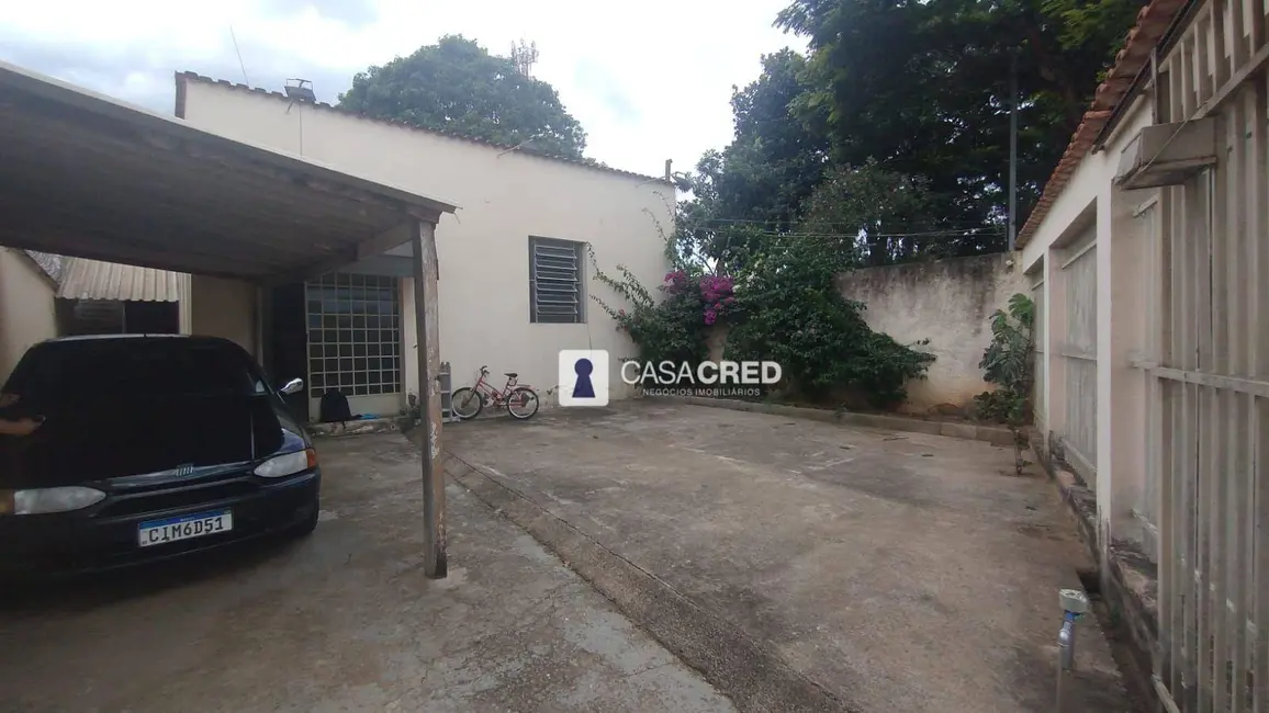 Foto 2 de Casa à venda, 325m2 em Jardim Mont Serrat, Varginha - MG