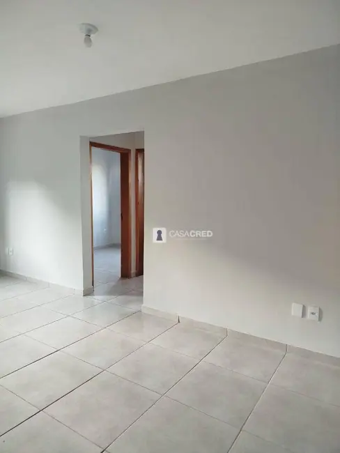 Foto 2 de Apartamento com 2 quartos para alugar, 51m2 em Parque de Exposições, Varginha - MG