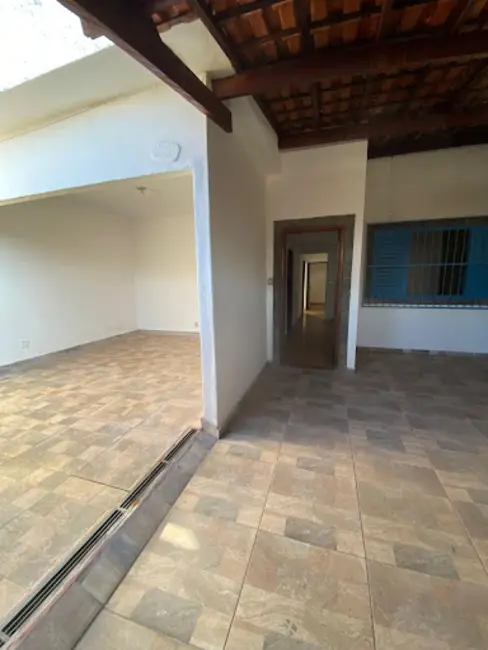 Casa com 5 quartos à venda, 330m2 em Santana, Varginha - MG - imagem 6 Foto 6 de Casa com 5 quartos à venda, 330m2 em Santana, Varginha - MG