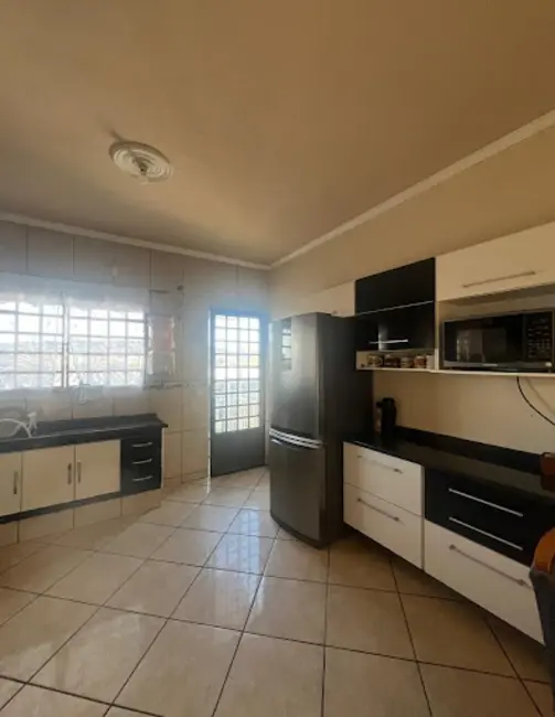 Casa com 3 quartos à venda, 300m2 em Varginha - MG - imagem 1 Foto 1 de Casa com 3 quartos à venda, 300m2 em Varginha - MG