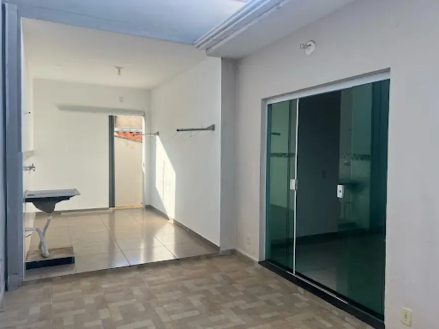 Casa com 2 quartos à venda, 200m2 em Sagrado Coração, Varginha - MG - imagem 3 Foto 3 de Casa com 2 quartos à venda, 200m2 em Sagrado Coração, Varginha - MG