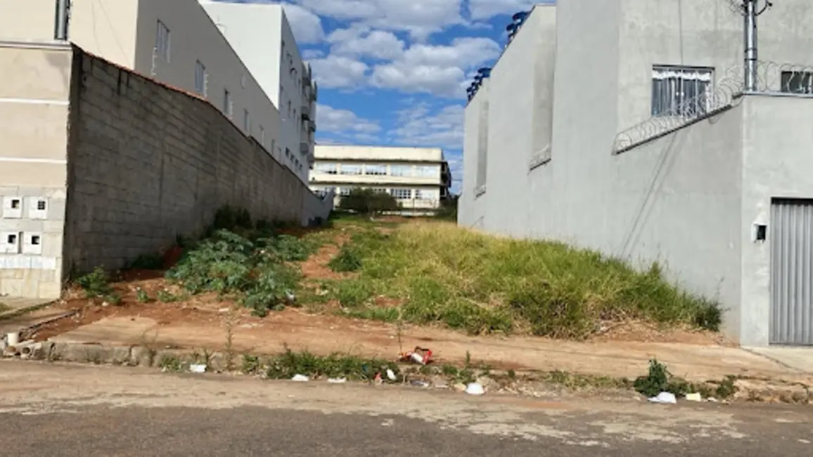 Terreno / Lote à venda, 320m2 em Varginha - MG - imagem 1 Foto 1 de Terreno / Lote à venda, 320m2 em Varginha - MG