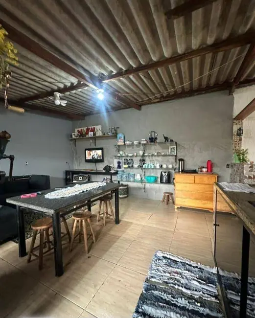 Casa com 2 quartos à venda, 180m2 em Centro, Varginha - MG - imagem 2 Foto 2 de Casa com 2 quartos à venda, 180m2 em Centro, Varginha - MG