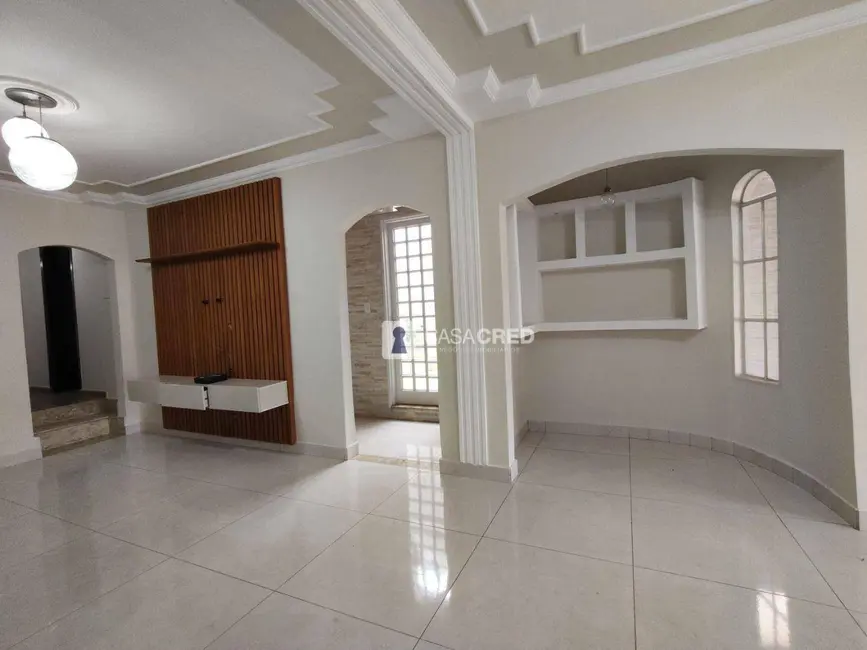 Foto 6 de Casa com 3 quartos à venda, 360m2 em Rezende, Varginha - MG