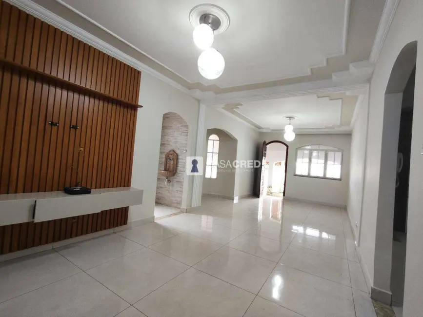 Foto 1 de Casa com 3 quartos à venda, 360m2 em Rezende, Varginha - MG