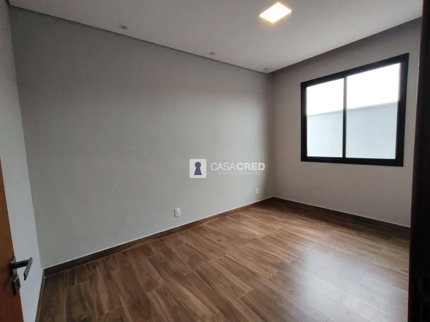 Foto 2 de Casa com 2 quartos à venda, 220m2 em Fausto Ribeiro, Varginha - MG