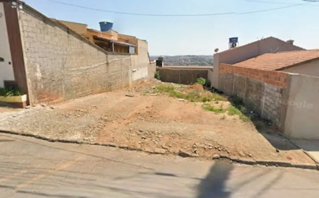 Foto 1 de Terreno / Lote à venda, 282m2 em Rezende, Varginha - MG