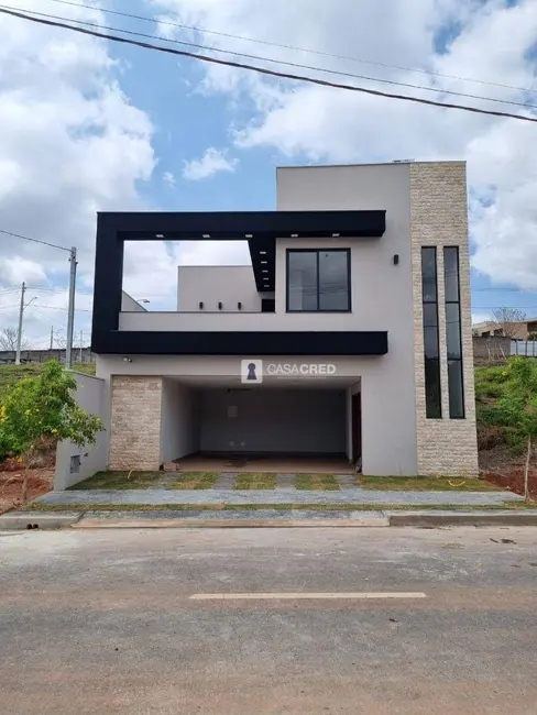 Foto 2 de Casa de Condomínio com 3 quartos à venda, 200m2 em Parque das Américas, Varginha - MG