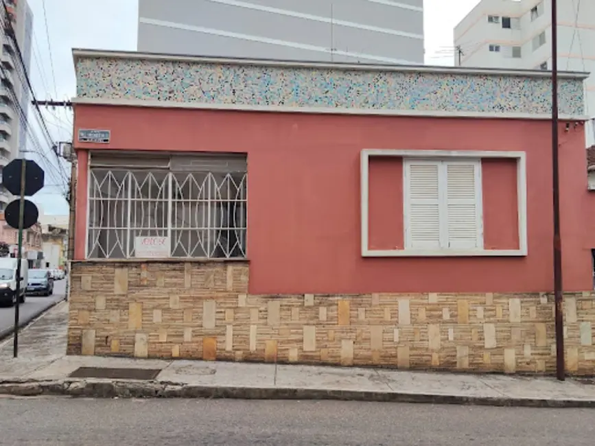 Casa com 4 quartos à venda, 200m2 em Centro, Varginha - MG - imagem 1 Foto 1 de Casa com 4 quartos à venda, 200m2 em Centro, Varginha - MG