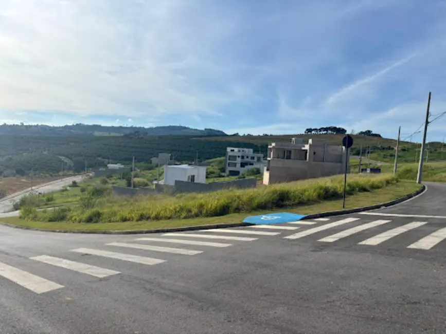 Foto 2 de Terreno / Lote à venda, 242m2 em Varginha - MG