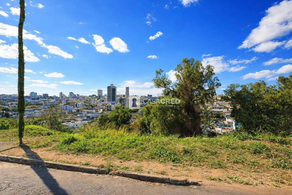 Foto 1 de Terreno / Lote à venda, 715m2 em Vila Pinto, Varginha - MG