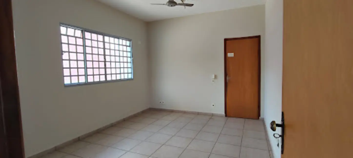 Loja para alugar, 280m2 em Centro, Varginha - MG - imagem 7 Foto 7 de Loja para alugar, 280m2 em Centro, Varginha - MG