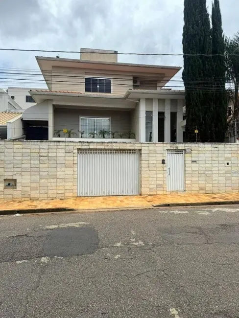 Foto 1 de Casa com 2 quartos à venda e para alugar, 286m2 em Varginha - MG