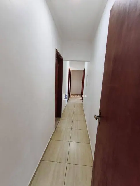 Foto 2 de Casa com 2 quartos para alugar, 150m2 em Rezende, Varginha - MG