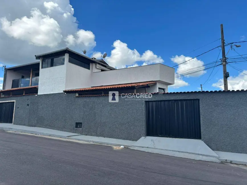 Foto 2 de Casa com 3 quartos à venda, 150m2 em Santana, Varginha - MG