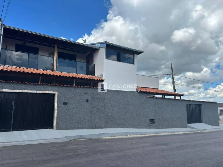 Foto 1 de Casa com 3 quartos à venda, 150m2 em Santana, Varginha - MG