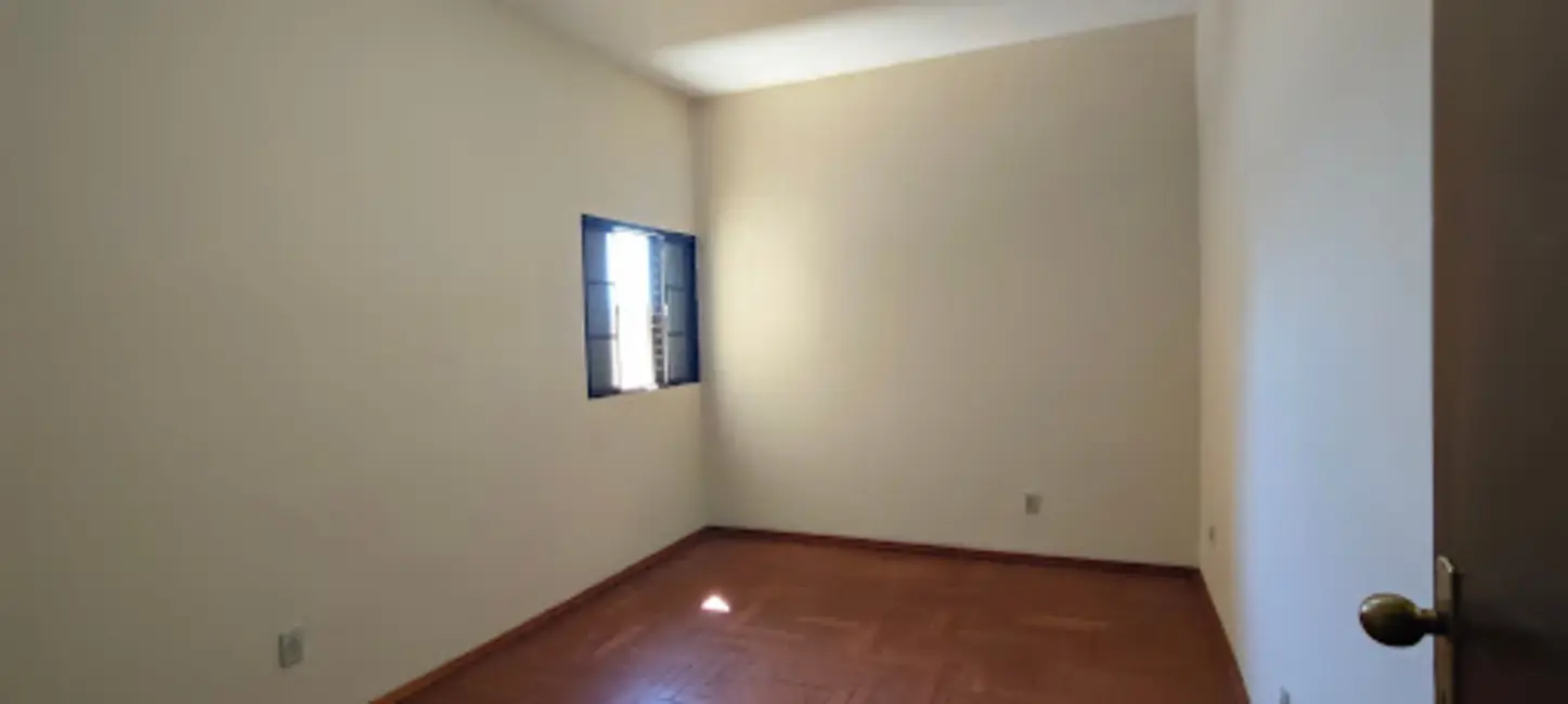Foto 8 de Casa com 4 quartos para alugar em Vila Bueno, Varginha - MG