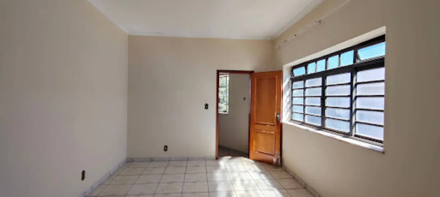 Foto 1 de Casa com 4 quartos para alugar em Vila Bueno, Varginha - MG
