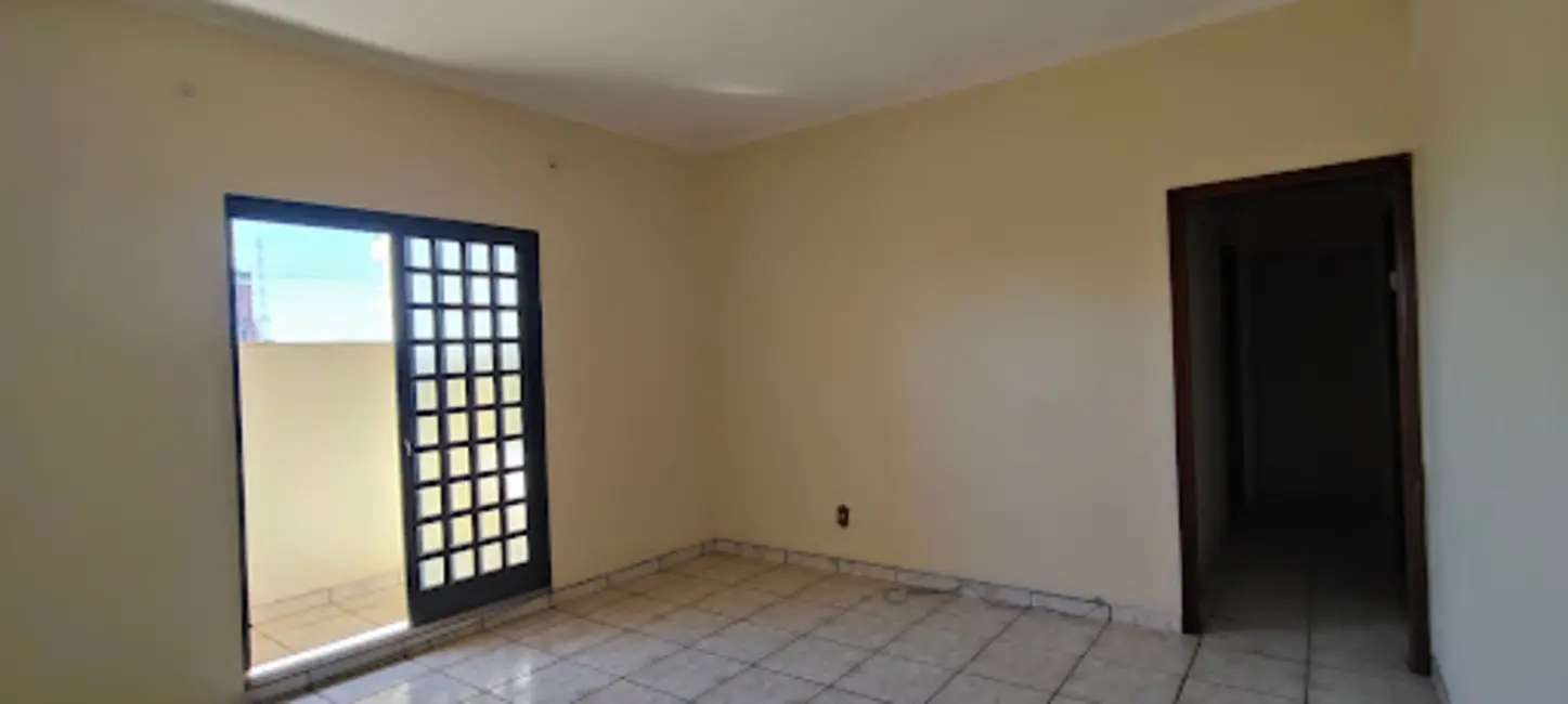 Foto 5 de Casa com 4 quartos para alugar em Vila Bueno, Varginha - MG