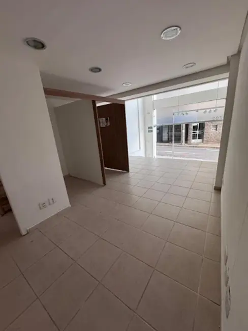 Foto 2 de Loja à venda, 95m2 em Centro, Varginha - MG
